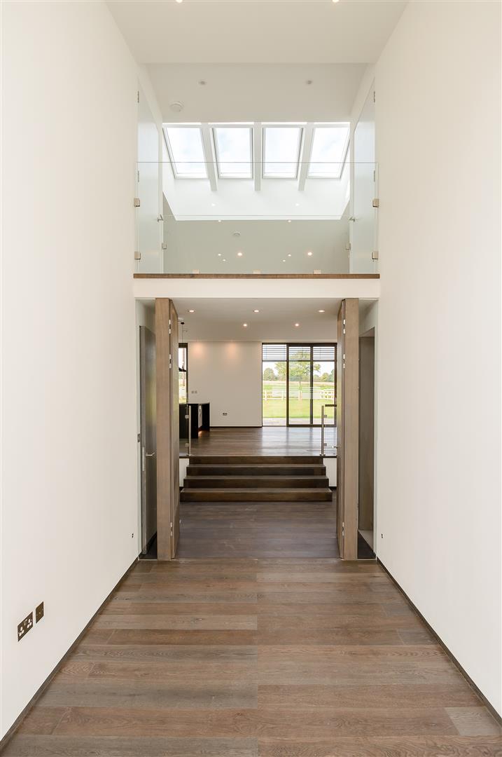 5 Bedrooms, House - Semi-Detached